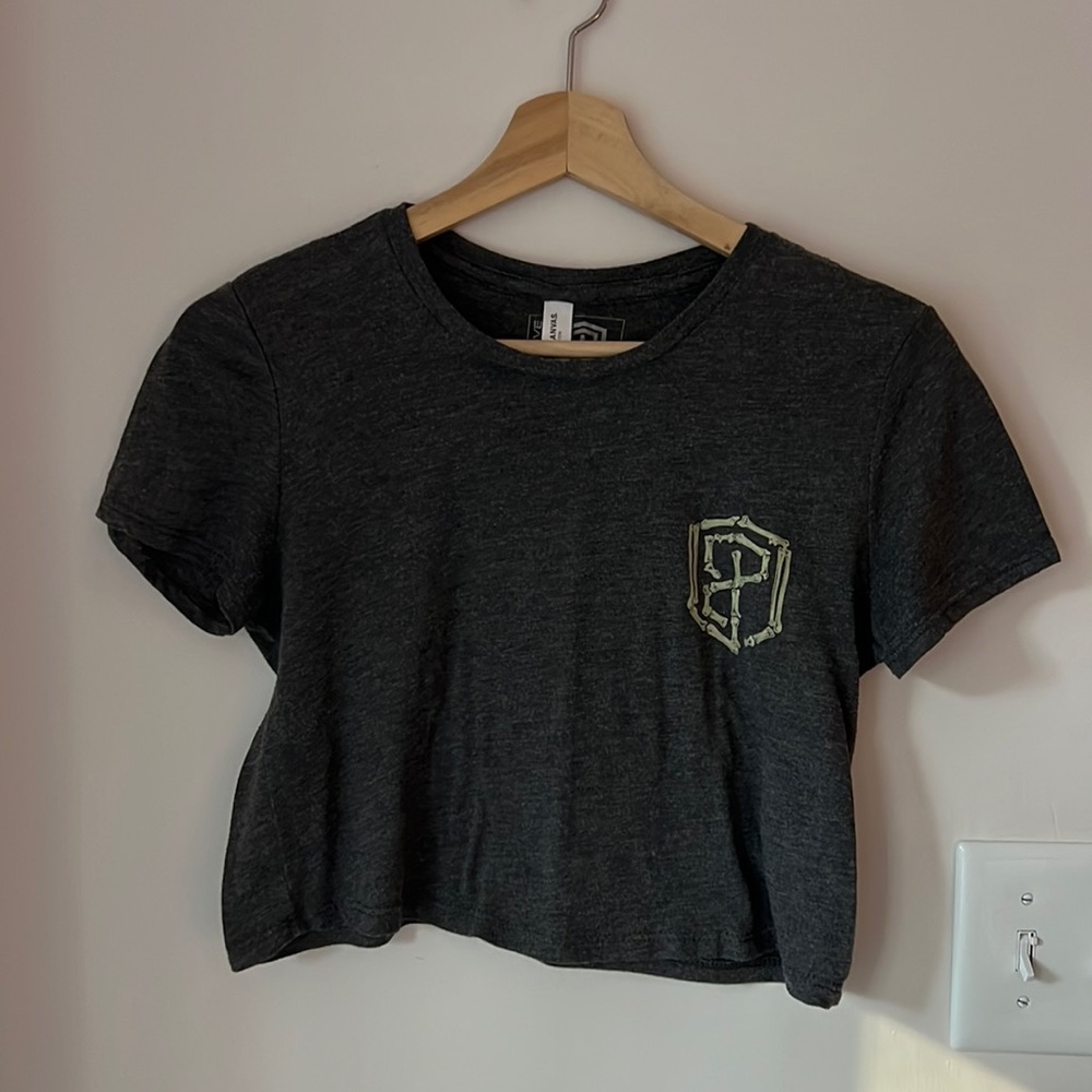 Born primitive deadlift crop tee size small